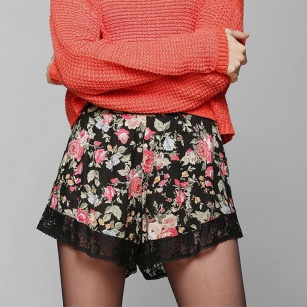 Band of gypsies floral lace shorts size XS